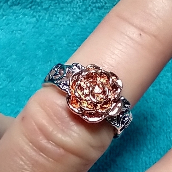 Goldtone rose silvertone band flower floral ring - Picture 5 of 5